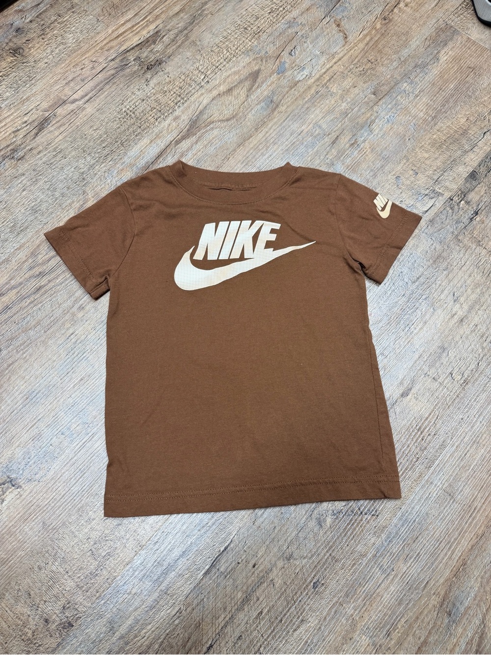 The Nike Tee Logo Tee in Brown Size Medium Like new